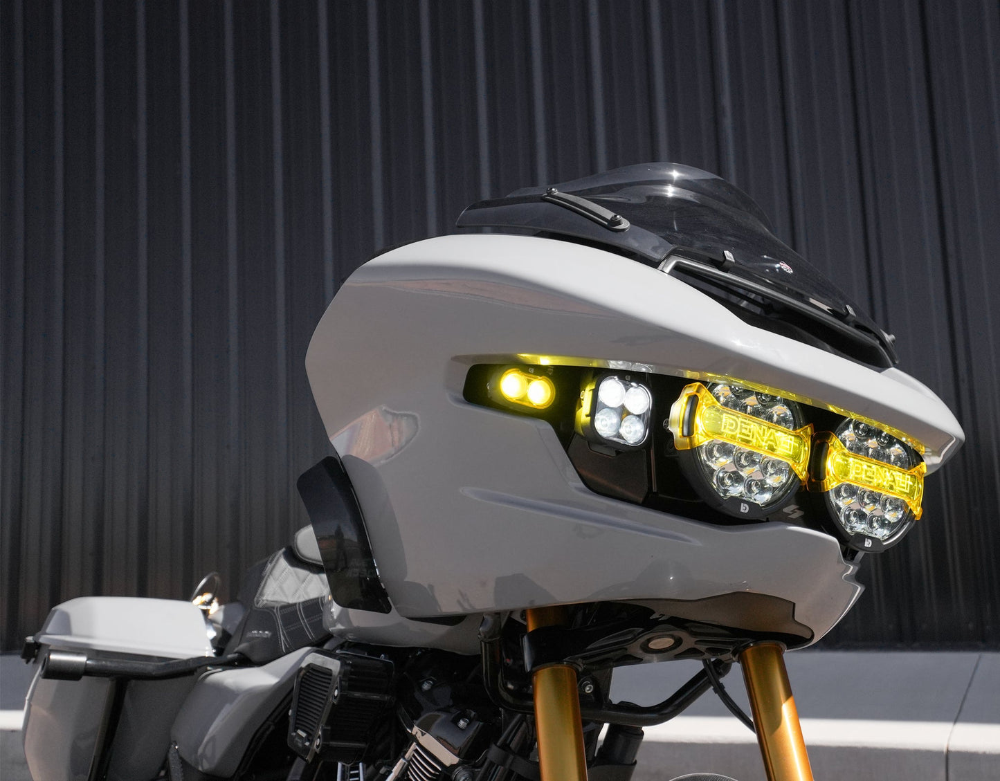 Vollständiges Deck-Scheinwerfer-Kit mit Denali-Beleuchtung für '24+ Harley-Davidson Road Glide von Kraus Motor Co